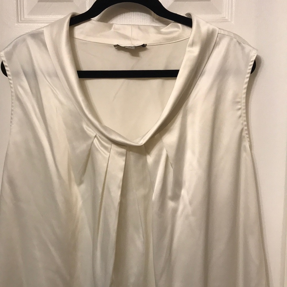 Tahari women’s blouse